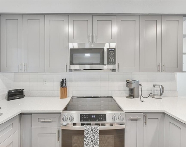 1114 La Salle Street - Photo Thumbnail 24