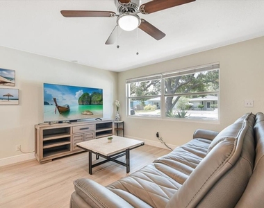 1114 La Salle Street - Photo Thumbnail 5