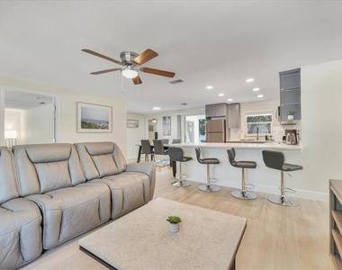 1114 La Salle Street - Photo Thumbnail 7