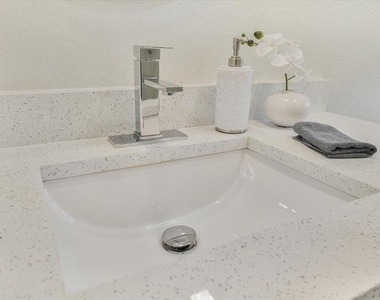 1114 La Salle Street - Photo Thumbnail 19