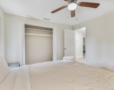 1114 La Salle Street - Photo Thumbnail 16