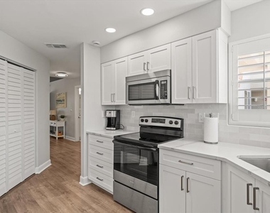 5900 Bahia Del Mar Circle - Photo Thumbnail 9