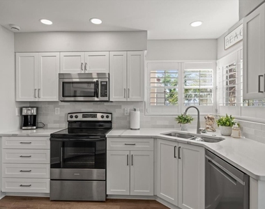 5900 Bahia Del Mar Circle - Photo Thumbnail 8