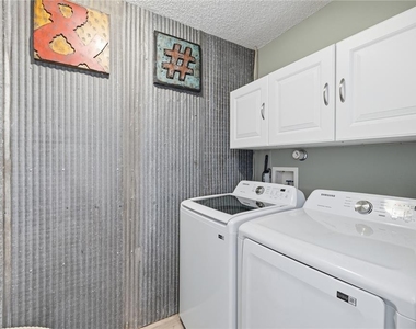 1570 Club Drive - Photo Thumbnail 21