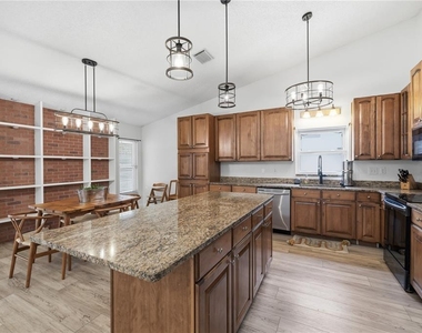 1570 Club Drive - Photo Thumbnail 8
