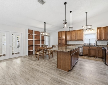 1570 Club Drive - Photo Thumbnail 4