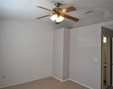3379 Fox Hunt Drive - Photo Thumbnail 10