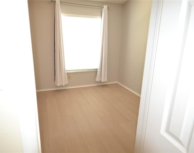 3379 Fox Hunt Drive - Photo Thumbnail 4