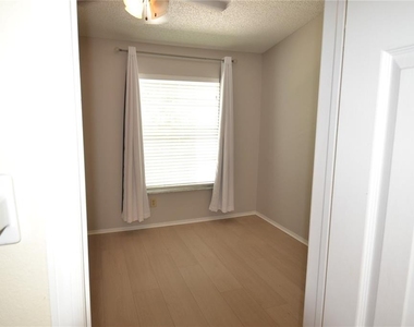 3379 Fox Hunt Drive - Photo Thumbnail 5