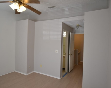 3379 Fox Hunt Drive - Photo Thumbnail 11