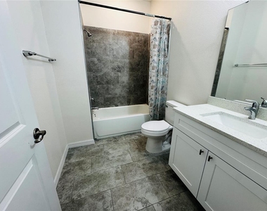 1810 Dunbar Street - Photo Thumbnail 8