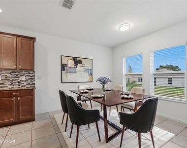 836 Cambridge Drive - Photo Thumbnail 5
