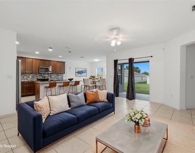 836 Cambridge Drive - Photo Thumbnail 3