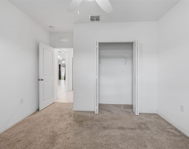 836 Cambridge Drive - Photo Thumbnail 23