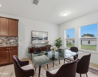 836 Cambridge Drive - Photo Thumbnail 6