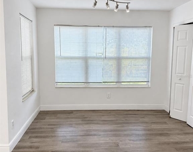 4572 Commander Drive - Photo Thumbnail 5