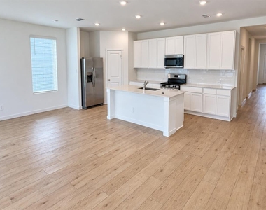 5121 Arrowfeather Court - Photo Thumbnail 16