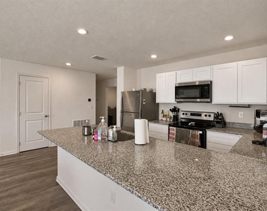 1201 Chester Avenue - Photo Thumbnail 12