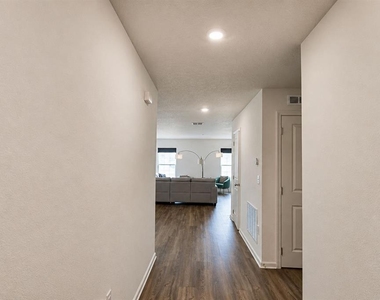 1201 Chester Avenue - Photo Thumbnail 4
