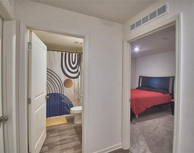1201 Chester Avenue - Photo Thumbnail 6