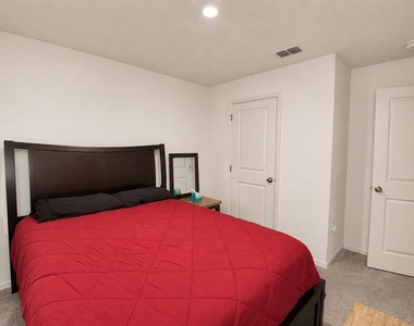 1201 Chester Avenue - Photo Thumbnail 5