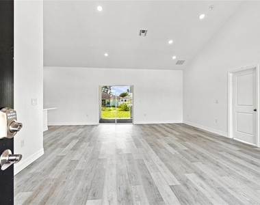 4450 Sw 169th Lane Road - Photo Thumbnail 2