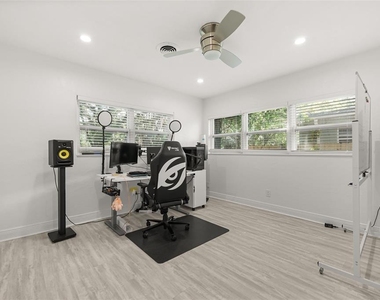 2909 Hargill Drive - Photo Thumbnail 12