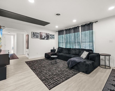 2909 Hargill Drive - Photo Thumbnail 3