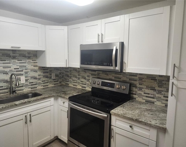 12727 N Ola Avenue - Photo Thumbnail 3