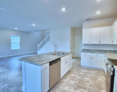 906 Sofia Lane - Photo Thumbnail 9