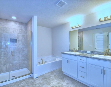 906 Sofia Lane - Photo Thumbnail 32