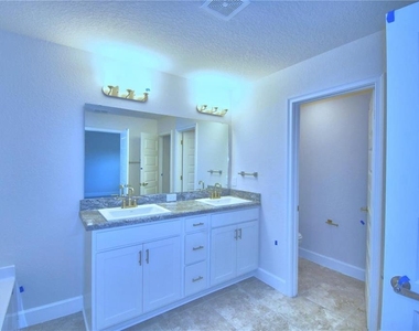 906 Sofia Lane - Photo Thumbnail 31