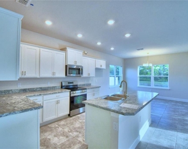 906 Sofia Lane - Photo Thumbnail 5