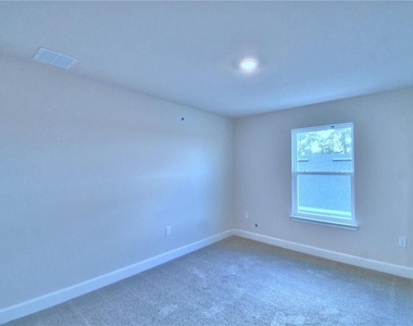 906 Sofia Lane - Photo Thumbnail 27