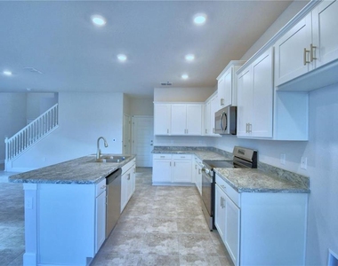 906 Sofia Lane - Photo Thumbnail 8