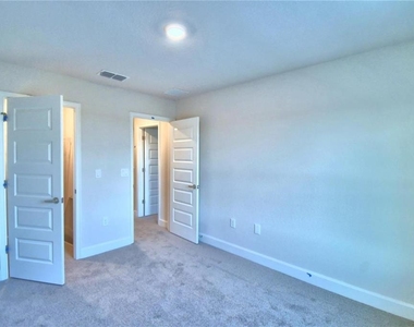 906 Sofia Lane - Photo Thumbnail 20
