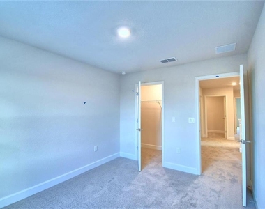 906 Sofia Lane - Photo Thumbnail 19