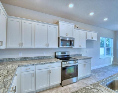 906 Sofia Lane - Photo Thumbnail 6