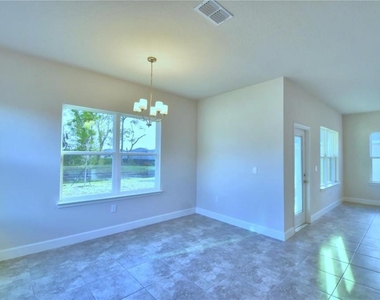 906 Sofia Lane - Photo Thumbnail 10