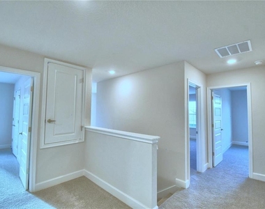 906 Sofia Lane - Photo Thumbnail 16
