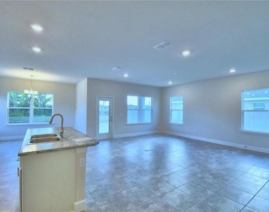 906 Sofia Lane - Photo Thumbnail 12