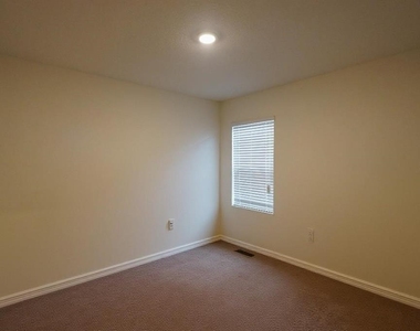 4214 Roberta Drive - Photo Thumbnail 9