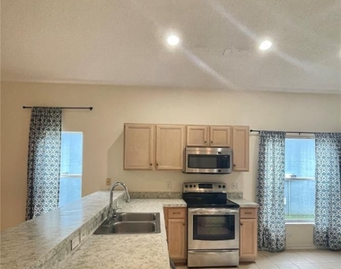 521 Lexingdale Dr - Photo Thumbnail 2