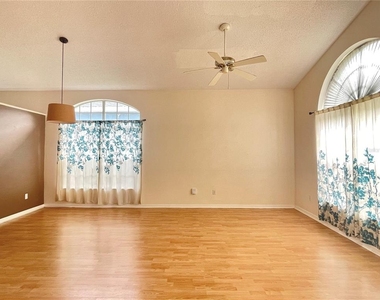 521 Lexingdale Dr - Photo Thumbnail 4
