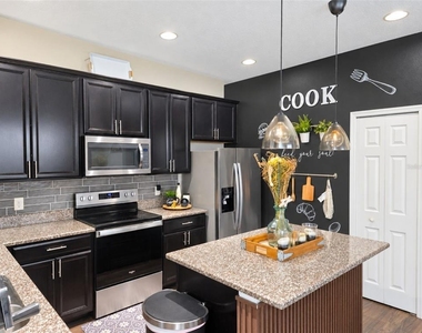 4839 Cliveden Loop - Photo Thumbnail 4