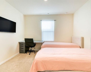 9537 Black Walnut Drive - Photo Thumbnail 12
