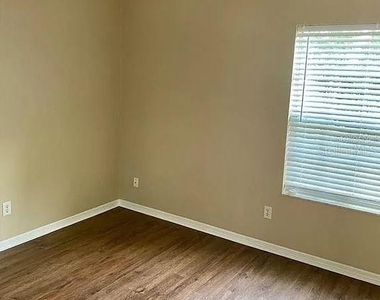 128 Meadow Boulevard - Photo Thumbnail 5