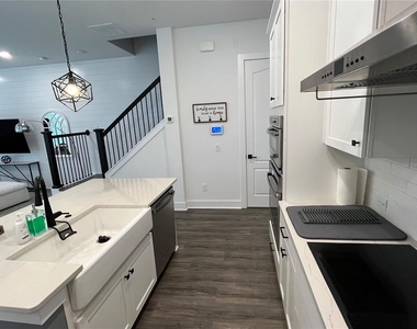 931 Wild Date Lane - Photo Thumbnail 11