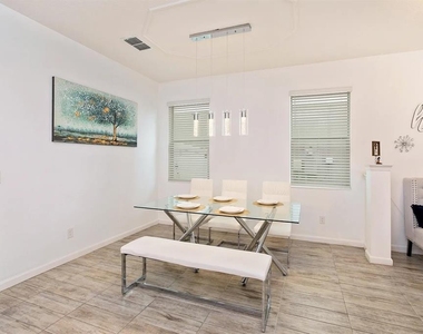 1324 Yorkdale Road - Photo Thumbnail 5