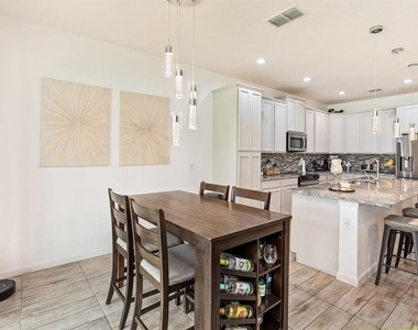 1324 Yorkdale Road - Photo Thumbnail 9